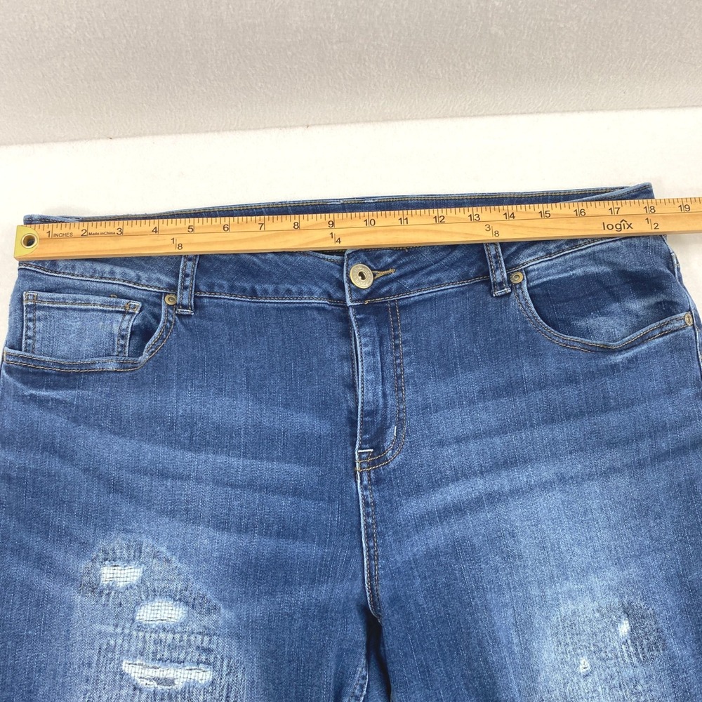 Maurices Cropped Jeans Women Sz 18 Distress Destroyed Denim Raw Hem Embroidered - Picture 7 of 13